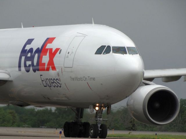 Airbus A300F4-600 (N687FE)