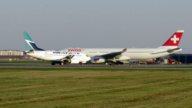Airbus A330-300 (HB-JHJ) - A310 VS A330