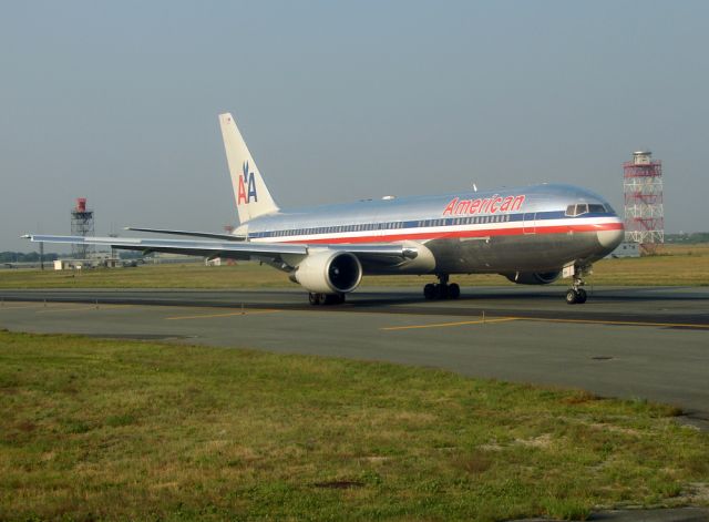 BOEING 767-300 —