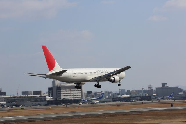 BOEING 767-300 (JA8299)