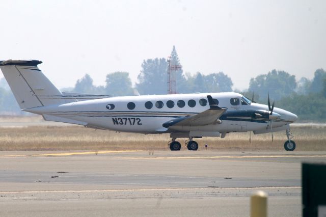 Beechcraft Super King Air 350 (N37172) - KRDD - Driscolls Corporate Plane(Strawberry crops)  landing at smoke filled Redding Sept 02, 2016.Serial FL-472 Rayhteon B300