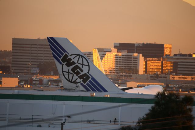 Boeing 747-400 (N344KD)