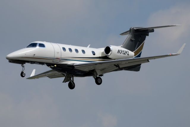 Embraer Phenom 300 (N312FL)