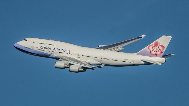 Boeing 747-200 (B-18210)