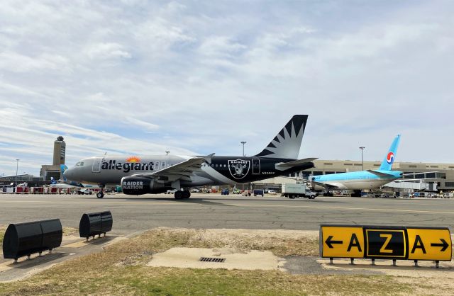 Airbus A319 (N328NV) - NFL - Las Vegas Raiders Special br /04/07/23