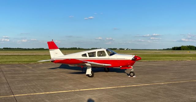 Piper Cherokee (N9498N)