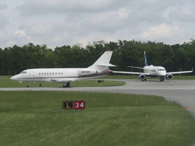 Dassault Falcon 2000 (N223QS) - Take off runway 34. 30 MAY 2016.