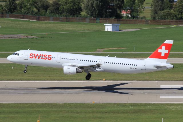 Airbus A321 (HB-IOM)