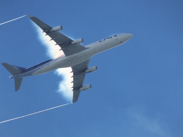 Airbus A340-300 (CC-CQC) - Flight LAN800 from Sydney to Auckland, approaching One Tree Hill in Auckland on 2 Feb 2014.