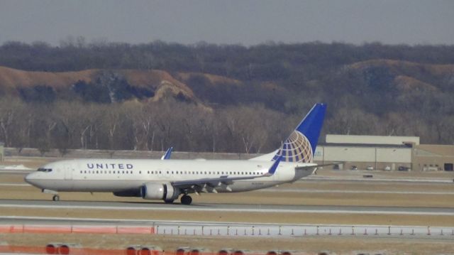 Boeing 737-800 (N76505) - United 1463 arriving from Denver at 1:57 P.M.