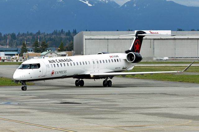 Canadair Regional Jet CRJ-900 (C-GJHZ)