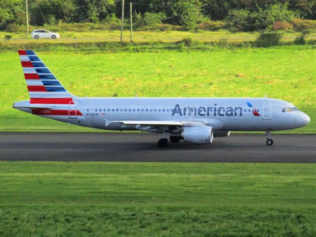 Airbus A320 (N128UW)