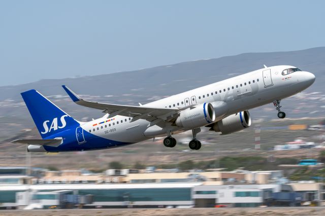 Airbus A320neo (SE-ROX)