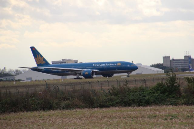 Boeing 777-200 (UNA141)