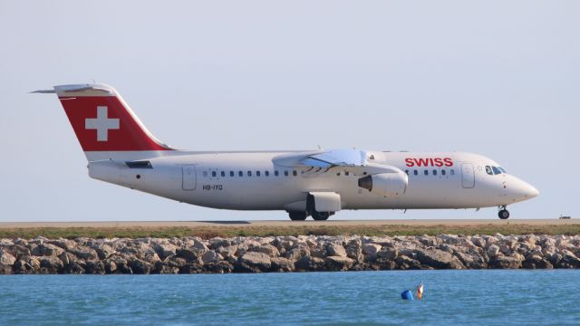 Avro RJ-100 Avroliner (HB-IYQ)
