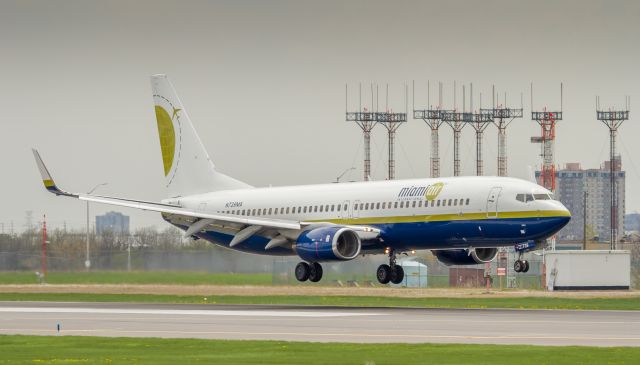 Boeing 737-800 (N739MA) - Landing on 33L