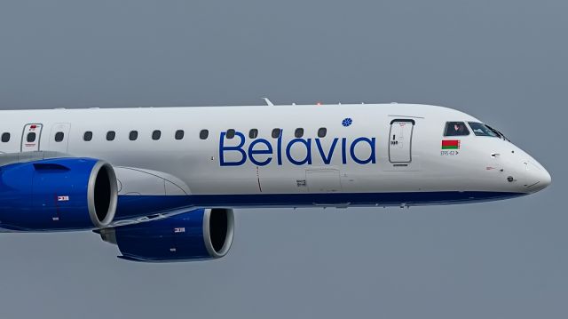 EMBRAER ERJ-190-400 (EW-563PO)