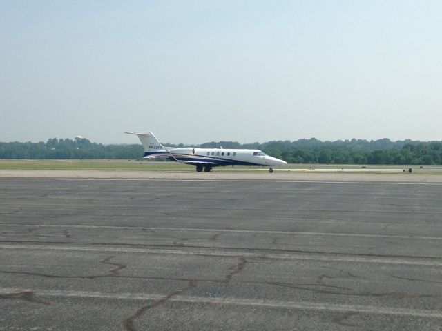 Learjet 40 (N662FX) - Flexjet Learjet 40 at KRDG.