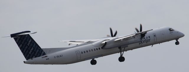 de Havilland Dash 8-400 (C-GLQJ)