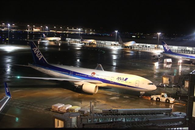 Boeing 777-200 (JA715A)