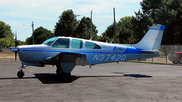 Beechcraft Bonanza (33) (N3742Q)