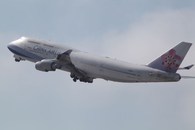 Boeing 747-400 (B-18212) - AIRBRONE