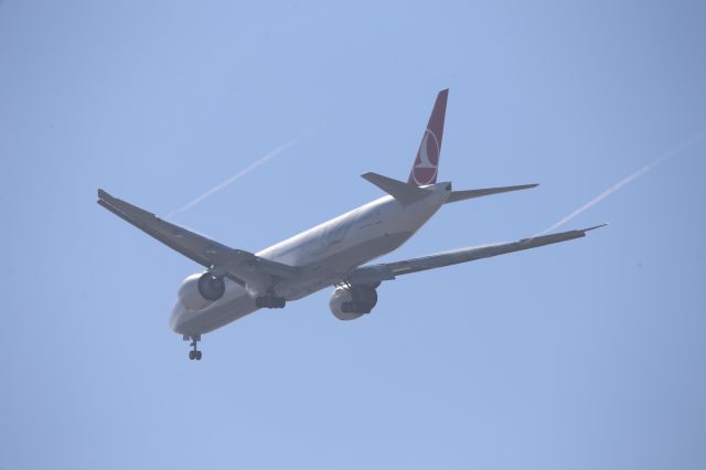 BOEING 777-300ER (TC-LJC)