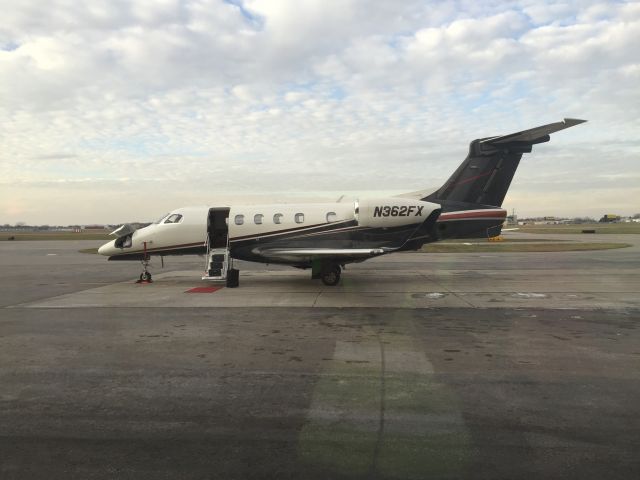 Embraer Phenom 300 (N362FX)