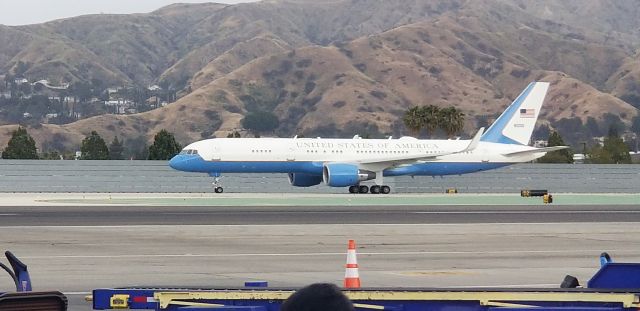 Boeing 757-200 (AFR2) - VP Pence arrives in Burbank, delaying outgoing traffic. 