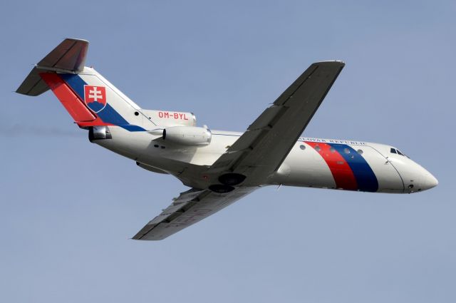 YAKOVLEV Yak-40 (OM-BYL)