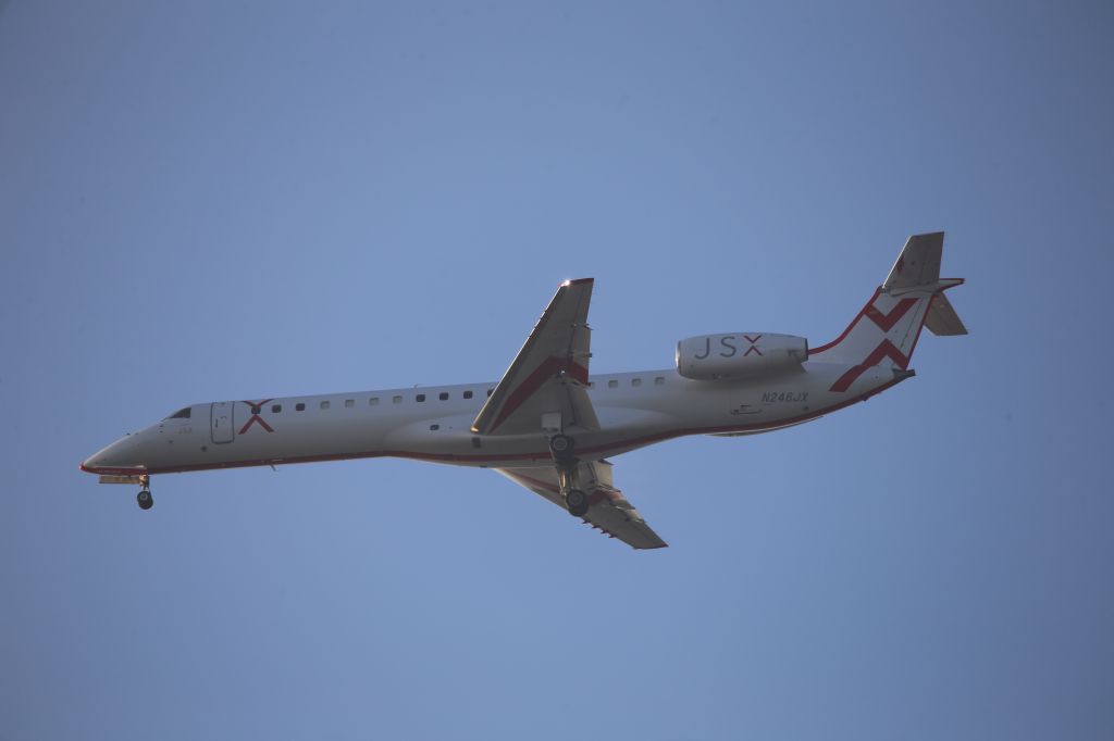 Embraer ERJ-145 (N246JX)