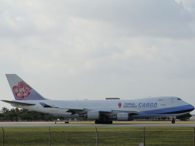 Boeing 747-400 (B-18723)