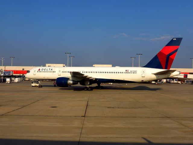 Boeing 757-200 (N6708D)