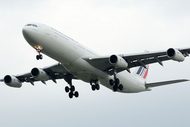 Airbus A340-300 (F-GLZI) - Second Air France daily flight from Paris CDG.