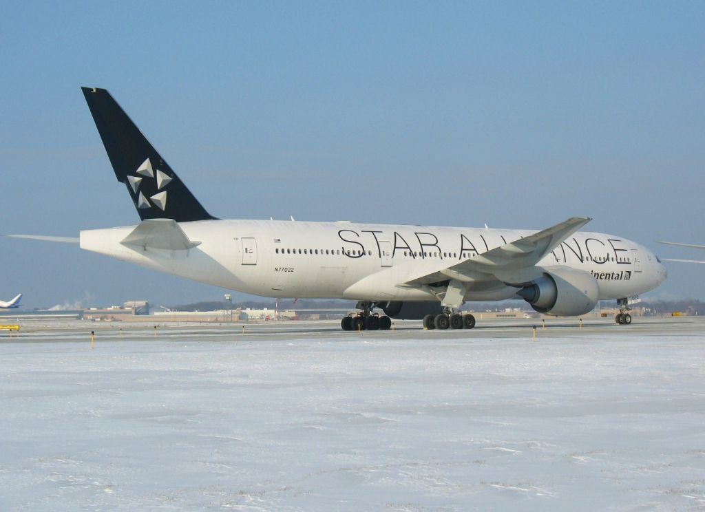 Boeing 777-200 (N77022) - Star Alliance 777 diversion into CLE