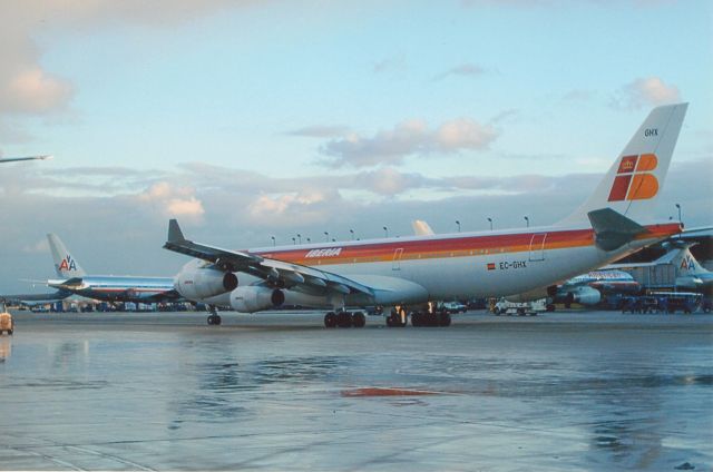 Airbus A340-300 (EC-GHX)