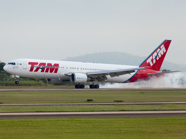 BOEING 767-300 (PT-MSU)