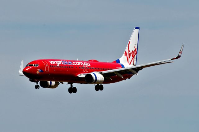 Boeing 737-700 (VH-VOW) - VIRGIN BLUE AIRLINES - BOEING 737-8Q8 - VH-VOW (CN 32798/1470) - ADELAIDE INTERNATIONAL SA. AUSTRALIA - YPAD (10/11/2012)CANON 550D WITH CANON 300 MM LENSE.