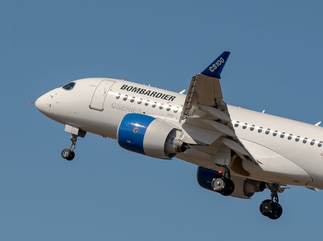 Bombardier CS100 (C-GWXK)