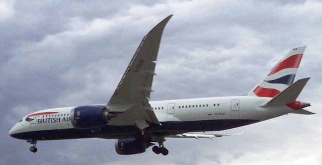 Boeing 787-8 (G-ZBJE) - Landing RWY23