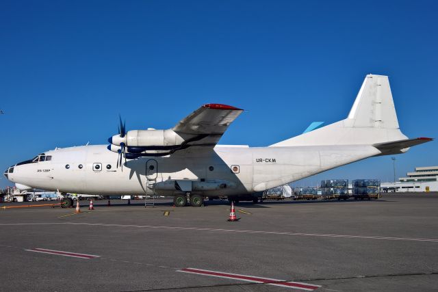 Antonov An-12 (UR-CKM)