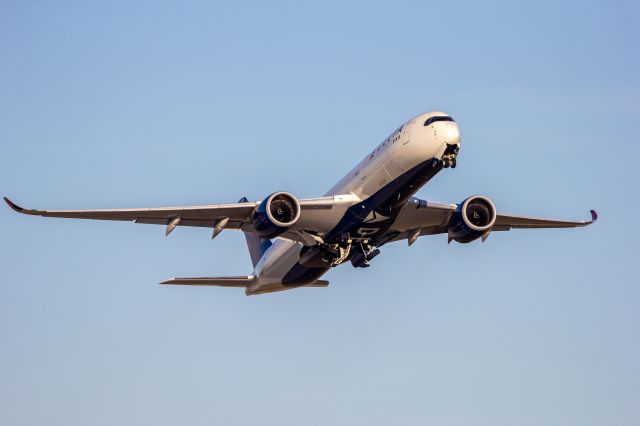 Airbus A350-900 (N503DN) - Delta A350-900 blasting off 21R for a flight down to Atlanta.