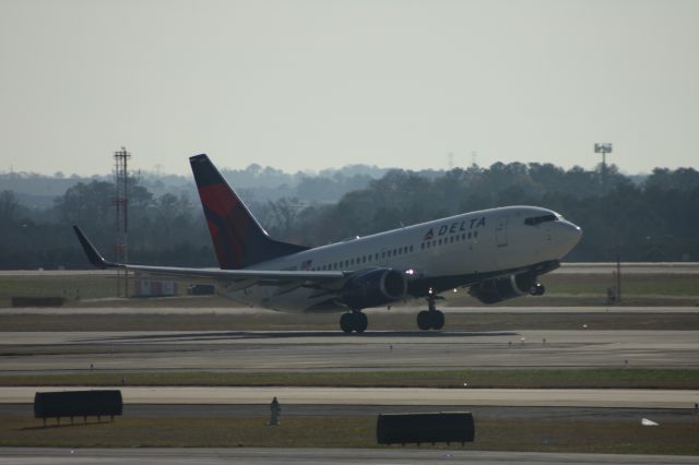 Boeing 737-700 (N308DE)