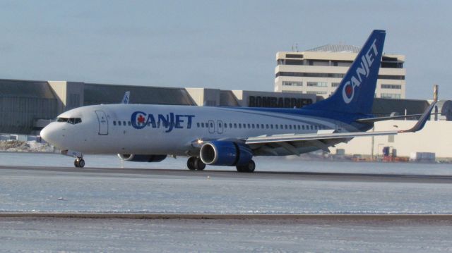 Boeing 737-800 (C-FTCZ)