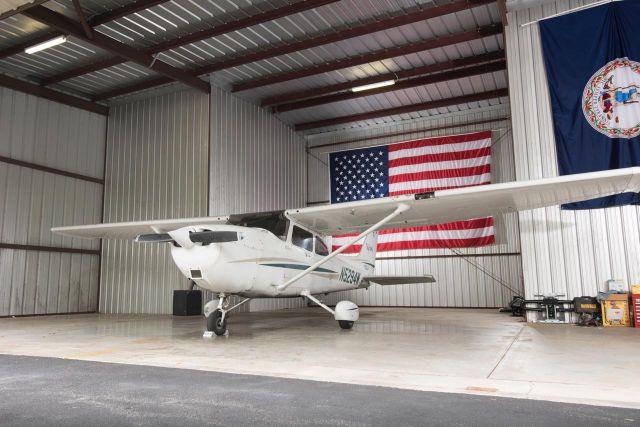 Cessna Skyhawk (N5294W) - A picture of the Cessna 172R. Photo courtesy of Urban Style Studios.