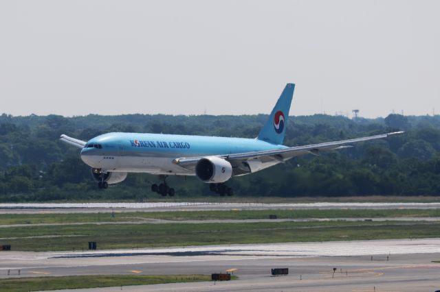 BOEING 777-200LR (HL8005)