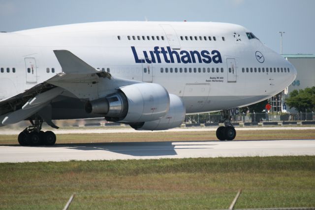 Boeing 747-400 (D-ABVC)