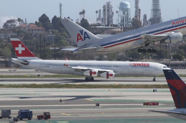 Airbus A340-300 (HB-JMJ)