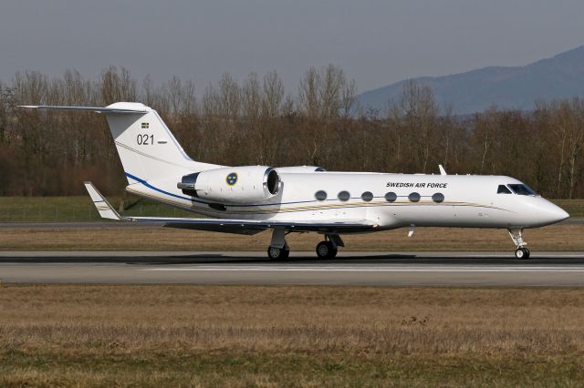 Gulfstream Aerospace Gulfstream IV (10-2001)