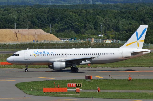 Airbus A320 (JA8385) - 2014-08-26